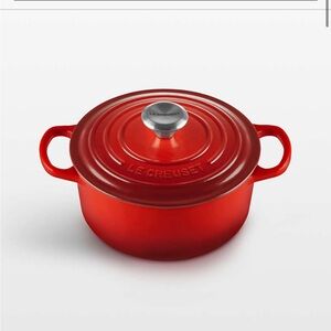 Le Creuset Signature Round Dutch
Oven Select Color: Cerise